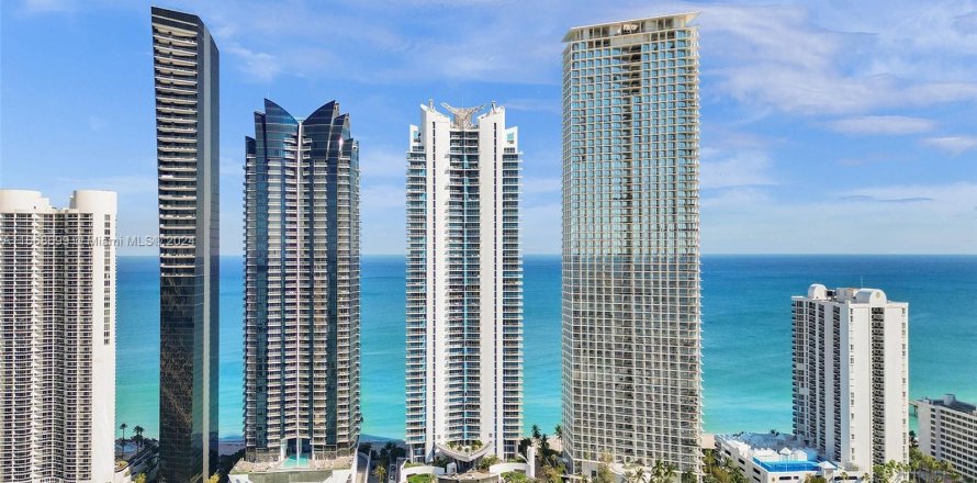 Condominio en Sunny Isles Beach, Florida, 4 dormitorios  № 1399764