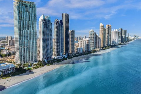 Condominio en venta en Sunny Isles Beach, Florida, 4 dormitorios, 222.41 m2 № 1399764 - foto 3