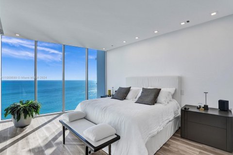 Condominio en venta en Sunny Isles Beach, Florida, 4 dormitorios, 222.41 m2 № 1399764 - foto 19