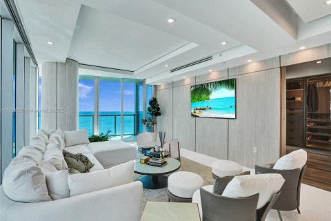 Condominio en venta en Sunny Isles Beach, Florida, 4 dormitorios, 222.41 m2 № 1399764 - foto 15