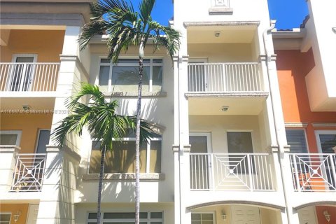 Townhouse in Aventura, Florida 2 bedrooms, 162.11 sq.m. № 1399763 - photo 2