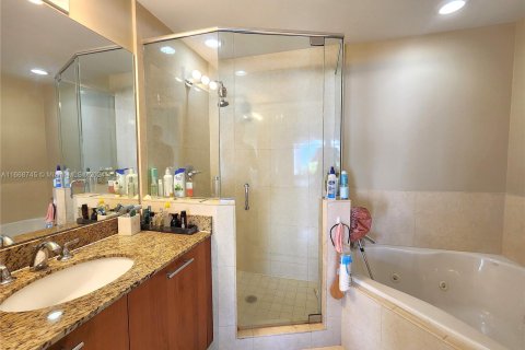 Townhouse in Aventura, Florida 2 bedrooms, 162.11 sq.m. № 1399763 - photo 29