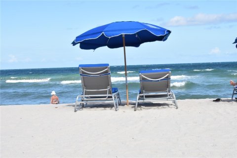 Condo in Sunny Isles Beach, Florida, 2 bedrooms  № 942401 - photo 5