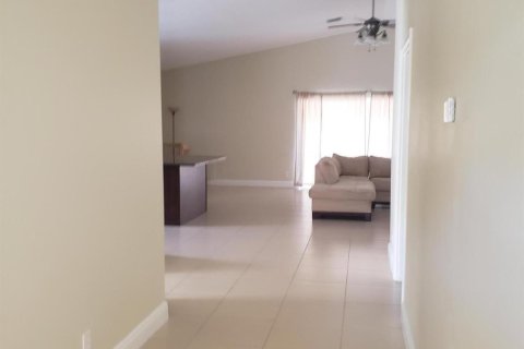 House in Wellington, Florida 3 bedrooms, 145.39 sq.m. № 1222477 - photo 15