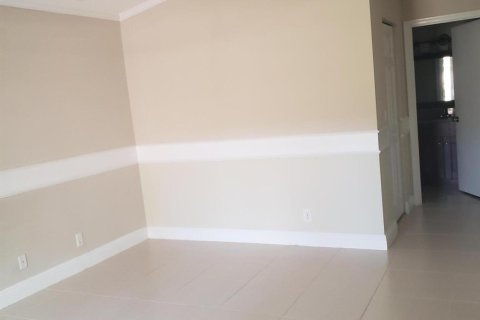 House in Wellington, Florida 3 bedrooms, 145.39 sq.m. № 1222477 - photo 11