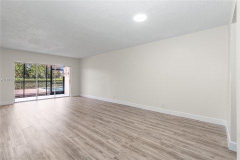 Condo in Coral Springs, Florida, 2 bedrooms  № 1358598 - photo 4