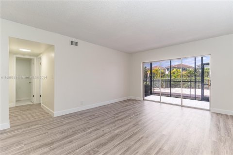 Condo in Coral Springs, Florida, 2 bedrooms  № 1358598 - photo 6