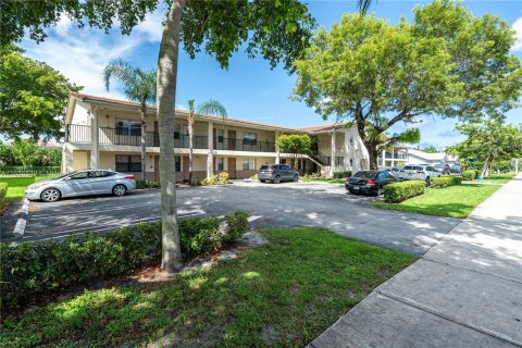 Copropriété à louer à Coral Springs, Floride: 2 chambres, 97.92 m2 № 1358598 - photo 1