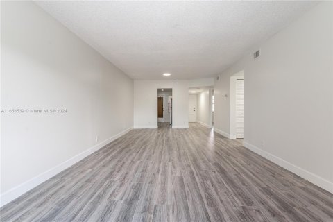 Condo in Coral Springs, Florida, 2 bedrooms  № 1358598 - photo 7