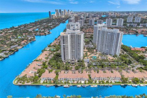 Condominio en venta en Aventura, Florida, 3 dormitorios, 294.78 m2 № 1329072 - foto 1