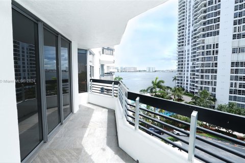 Condominio en venta en Aventura, Florida, 2 dormitorios, 109.9 m2 № 1358595 - foto 18