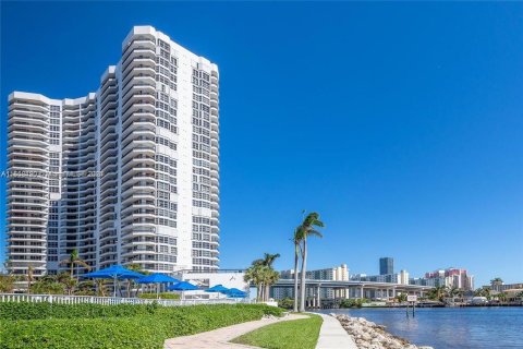 Copropriété à vendre à Aventura, Floride: 2 chambres, 109.9 m2 № 1358595 - photo 10