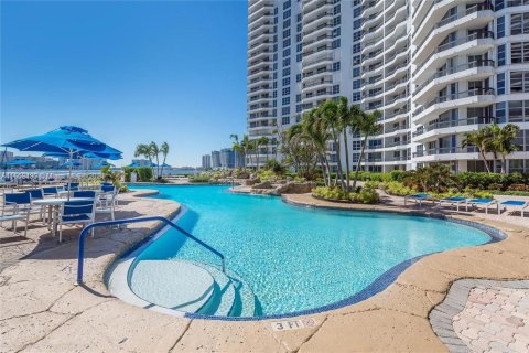 Copropriété à vendre à Aventura, Floride: 2 chambres, 109.9 m2 № 1358595 - photo 16