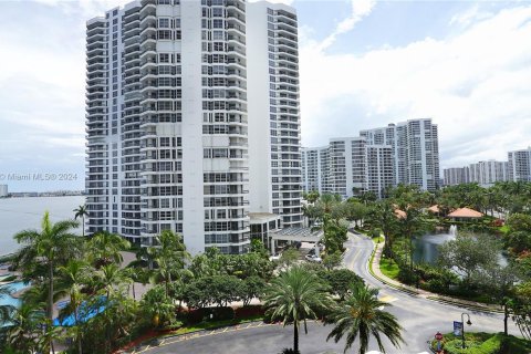 Condominio en venta en Aventura, Florida, 2 dormitorios, 109.9 m2 № 1358595 - foto 19