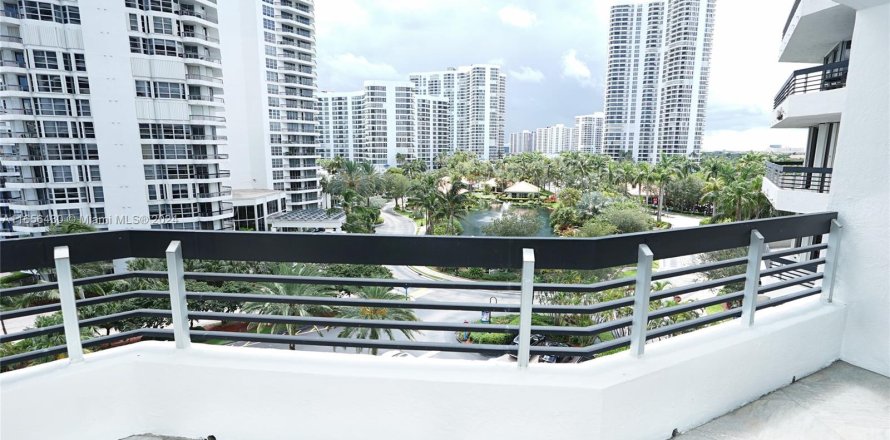 Condominio en Aventura, Florida, 2 dormitorios  № 1358595