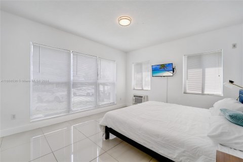 Casa en alquiler en Bay Harbor Islands, Florida, 1 dormitorio, 70.61 m2 № 1358597 - foto 4