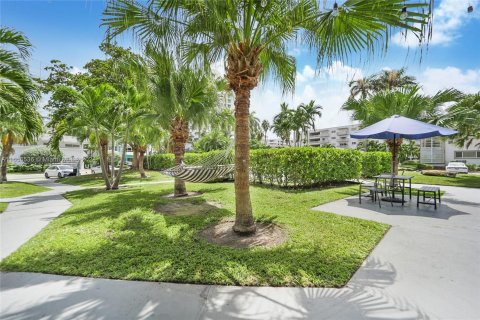 Villa ou maison à louer à Bay Harbor Islands, Floride: 1 chambre, 70.61 m2 № 1358597 - photo 7