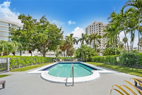 Villa ou maison à louer à Bay Harbor Islands, Floride: 1 chambre, 70.61 m2 № 1358597 - photo 6