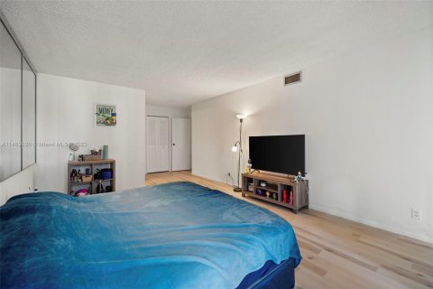 Condominio en venta en Hallandale Beach, Florida, 1 dormitorio, 99.87 m2 № 827065 - foto 10