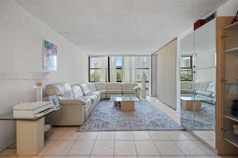 Copropriété à vendre à Hallandale Beach, Floride: 1 chambre, 99.87 m2 № 827065 - photo 3