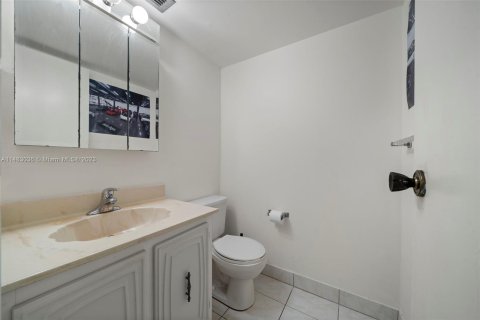 Condominio en venta en Hallandale Beach, Florida, 1 dormitorio, 99.87 m2 № 827065 - foto 7