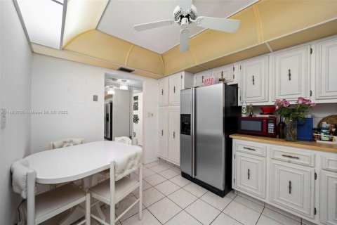 Copropriété à vendre à Hallandale Beach, Floride: 1 chambre, 99.87 m2 № 827065 - photo 9