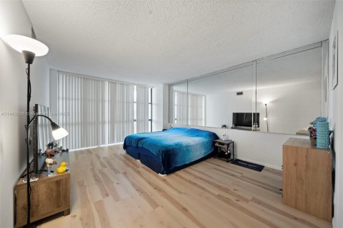 Condominio en venta en Hallandale Beach, Florida, 1 dormitorio, 99.87 m2 № 827065 - foto 11