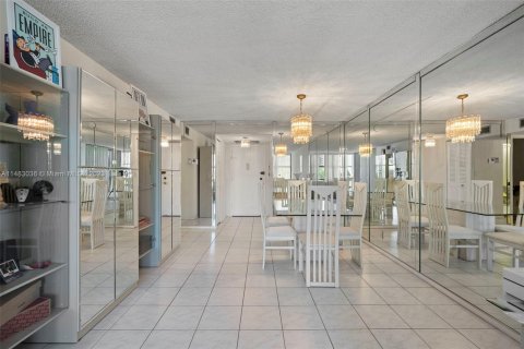 Condominio en venta en Hallandale Beach, Florida, 1 dormitorio, 99.87 m2 № 827065 - foto 2