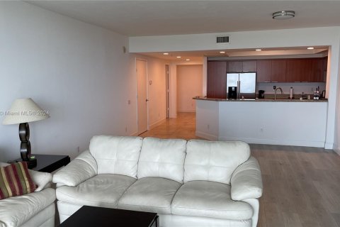 Condominio en alquiler en North Miami, Florida, 3 dormitorios, 182.74 m2 № 1358473 - foto 5