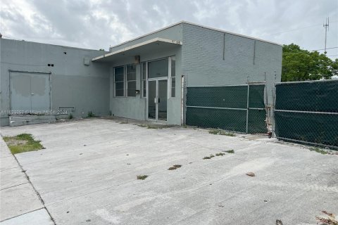 Propiedad comercial en venta en West Park, Florida № 1358476 - foto 3