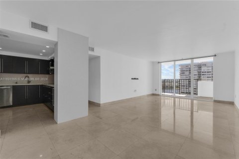 Condo in Aventura, Florida, 2 bedrooms  № 1292134 - photo 9