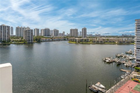 Copropriété à vendre à Aventura, Floride: 2 chambres, 98.29 m2 № 1292134 - photo 26