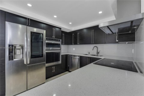 Condo in Aventura, Florida, 2 bedrooms  № 1292134 - photo 1