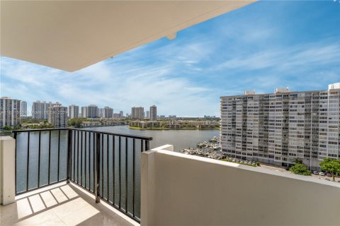 Copropriété à vendre à Aventura, Floride: 2 chambres, 98.29 m2 № 1292134 - photo 28