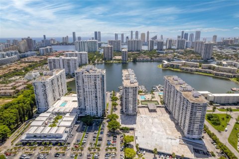 Condo in Aventura, Florida, 2 bedrooms  № 1292134 - photo 21