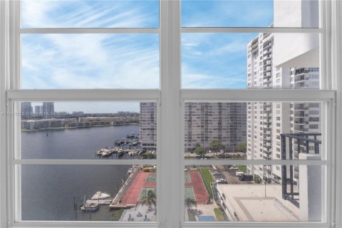 Condominio en venta en Aventura, Florida, 2 dormitorios, 98.29 m2 № 1292134 - foto 17