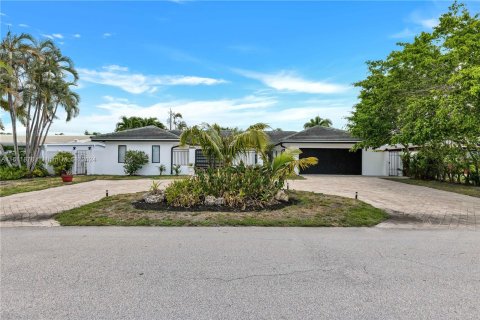 House in Oakland Park, Florida 3 bedrooms, 180.04 sq.m. № 1233914 - photo 1