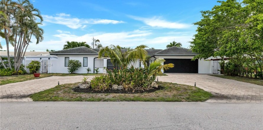 House in Oakland Park, Florida 3 bedrooms, 180.04 sq.m. № 1233914