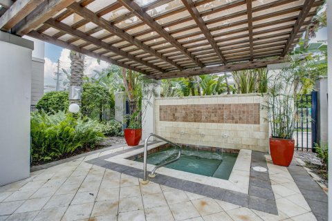 Condo in Fort Lauderdale, Florida, 1 bedroom  № 930154 - photo 25