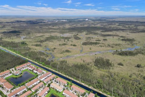 Terreno en venta en Miami, Florida № 740145 - foto 4