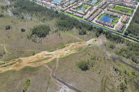 Terreno en venta en Miami, Florida № 740145 - foto 6