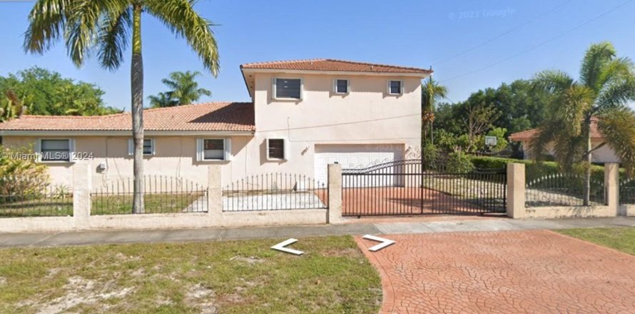 House in Miami, Florida 5 bedrooms, 327.57 sq.m. № 1181849