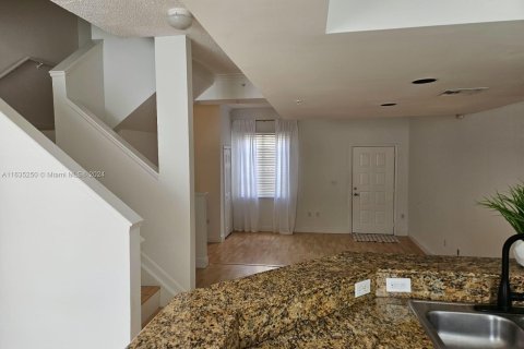 Touwnhouse à vendre à Aventura, Floride: 2 chambres, 117.99 m2 № 1304975 - photo 6