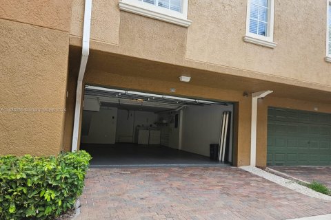 Touwnhouse à vendre à Aventura, Floride: 2 chambres, 117.99 m2 № 1304975 - photo 2