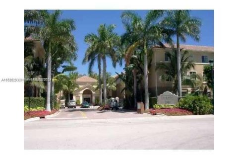 Touwnhouse à vendre à Aventura, Floride: 2 chambres, 117.99 m2 № 1304975 - photo 1