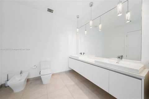 Touwnhouse à vendre à Miami, Floride: 3 chambres, 215.44 m2 № 1304945 - photo 23