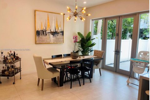 Adosado en venta en Miami, Florida, 3 dormitorios, 215.44 m2 № 1304945 - foto 4