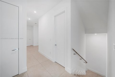 Touwnhouse à vendre à Miami, Floride: 3 chambres, 215.44 m2 № 1304945 - photo 15