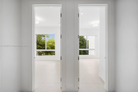 Touwnhouse à vendre à Miami, Floride: 3 chambres, 215.44 m2 № 1304945 - photo 27