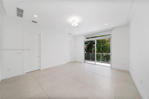 Townhouse in Miami, Florida 3 bedrooms, 215.44 sq.m. № 1304945 - photo 16